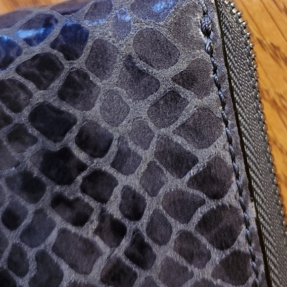 Michael Kors Grey Snakeskin Wristlet Wallet/cell phone carrier - Picture 12 of 12